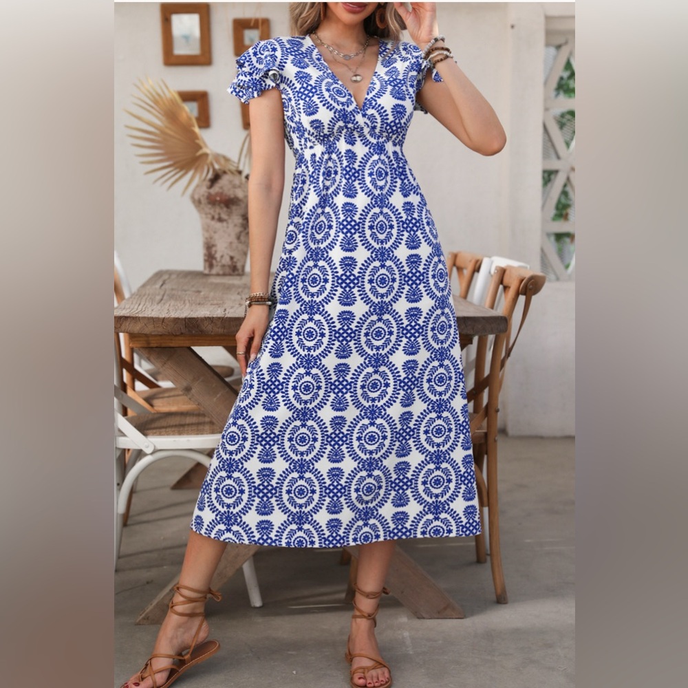 CUPSHE Boho Flared Sleeve V-Neck Maxi Dress Blue & White New With Tags. Size L.